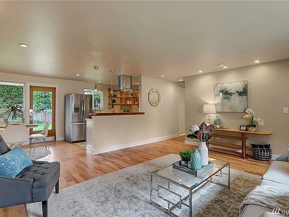 3rd image of 5620 95th St NE