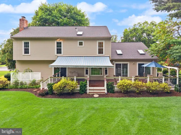 2711 Mustang Dr, Herndon, VA 20171