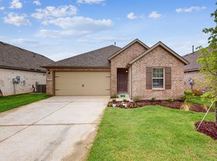 1117 S Hill Dr, Crowley, TX 76036