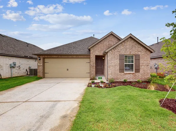 1117 S Hill Dr, Crowley, TX 76036