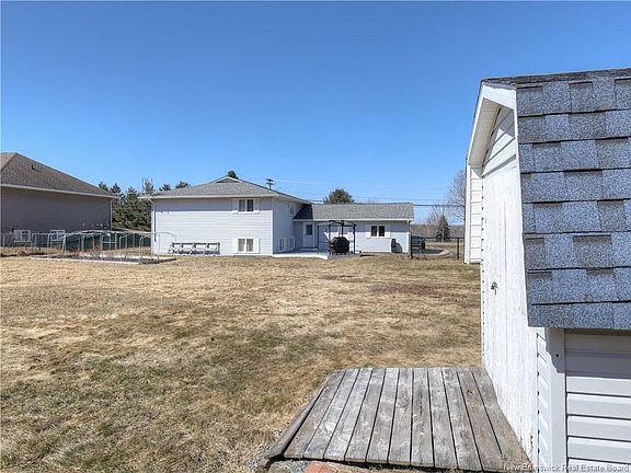 2nd image of 749 Waasis Rd W