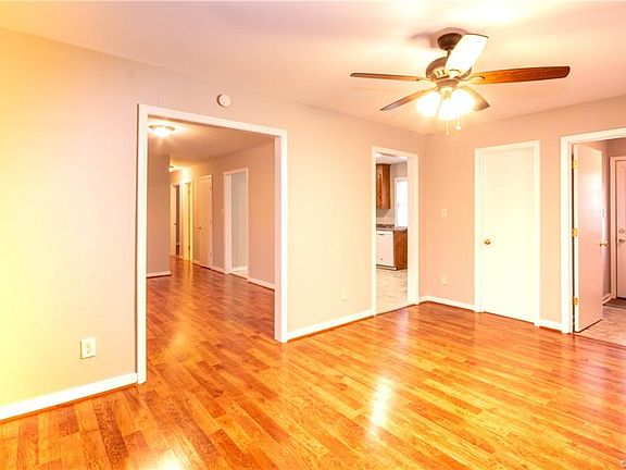 2nd image of 3941 Lee Blvd