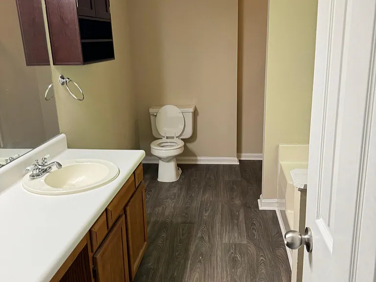 1542 Oakleaf Ct — Photo 8