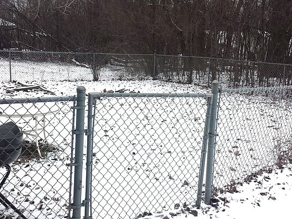 3rd image of 441 Linden Ln