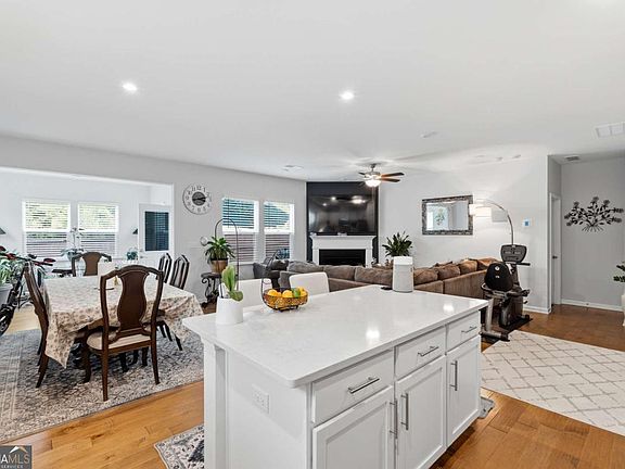 2nd image of 711 Pineberry Ct