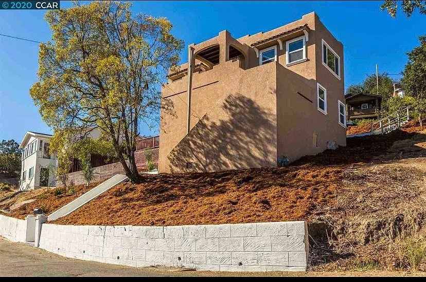 235 Virginia St — Photo 2