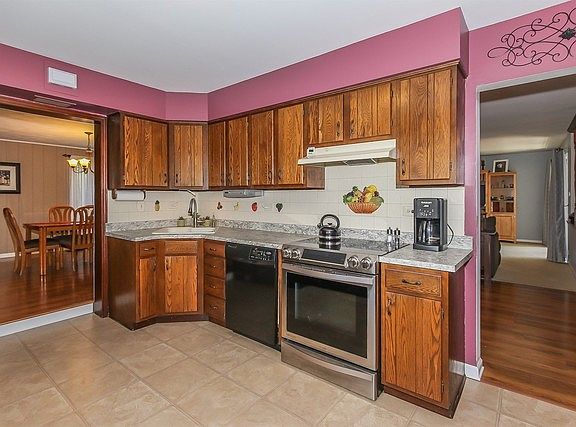 5th image of 840 E Bryn Mawr Ave