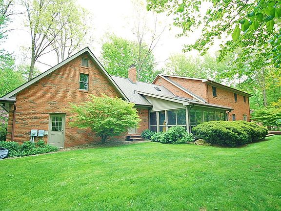 2nd image of 120 Fairway Dr
