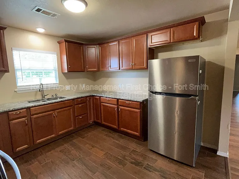 16 Charmont Dr — Photo 12