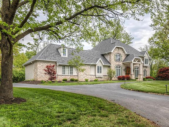 3rd image of 11 Ladue Mdws