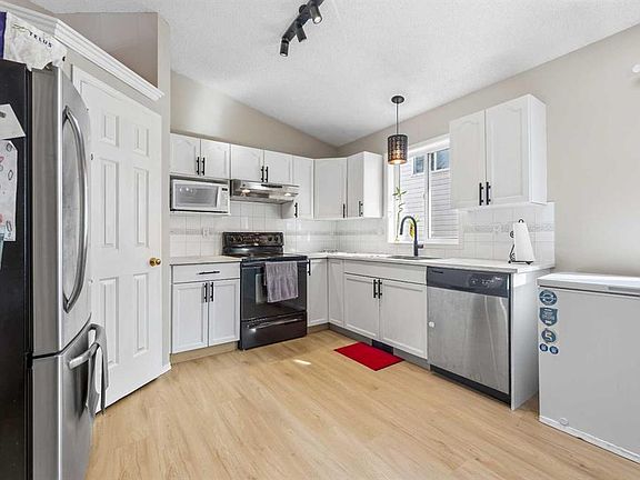 3rd image of 34 N Applestone Park SE