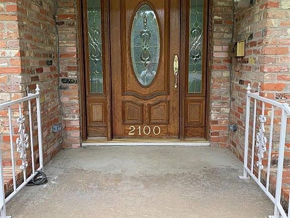 2nd image of 2100 Park St