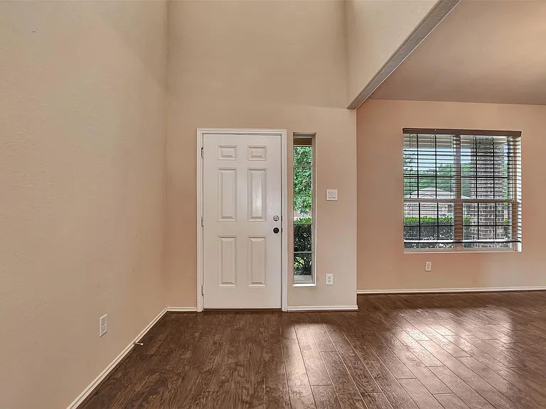 11426 Noble Ct — Photo 2
