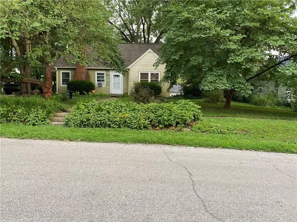 9905 E 9th St S, Independence, MO 64053