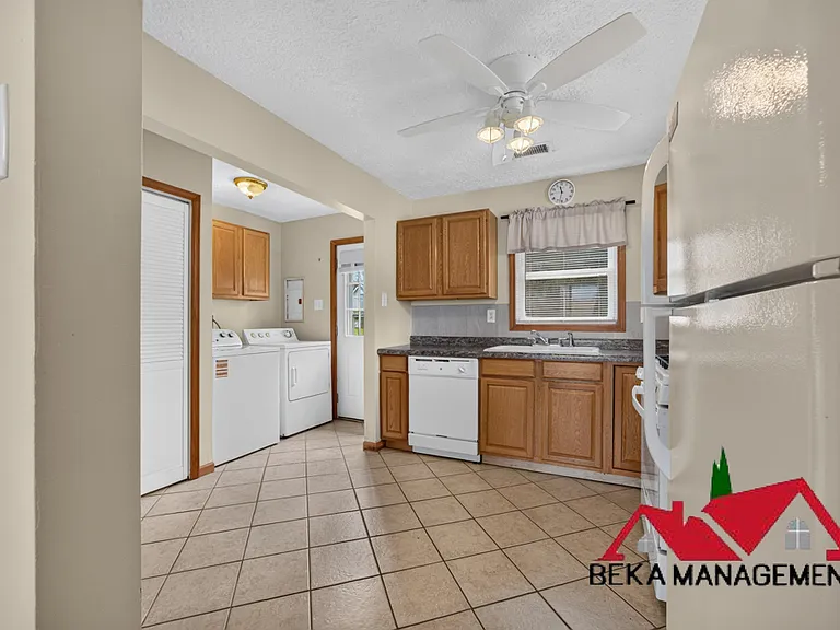 3574 Merritt Lake Dr — Photo 8
