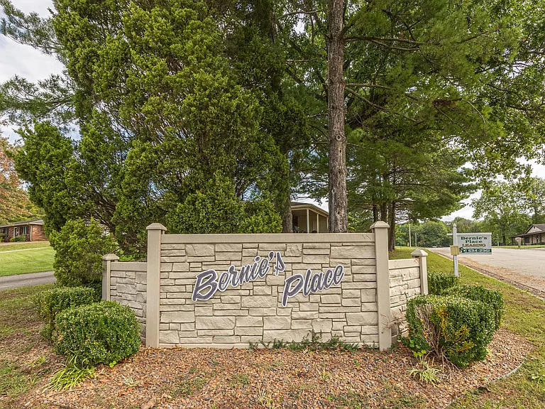 512 Circle Pine Dr — Photo 1