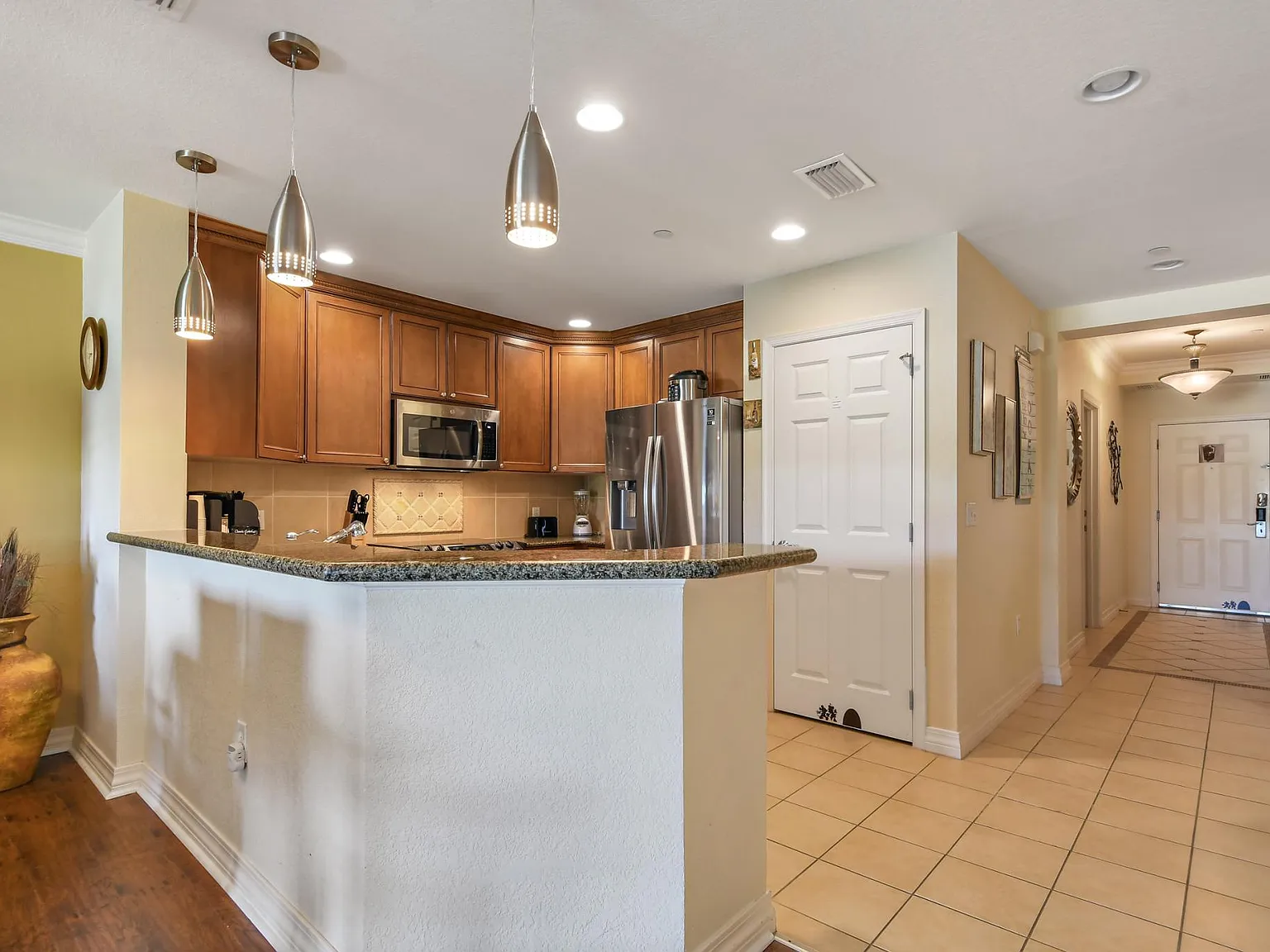 4 bed, 1630 sqft, $2,995 — Photo 4