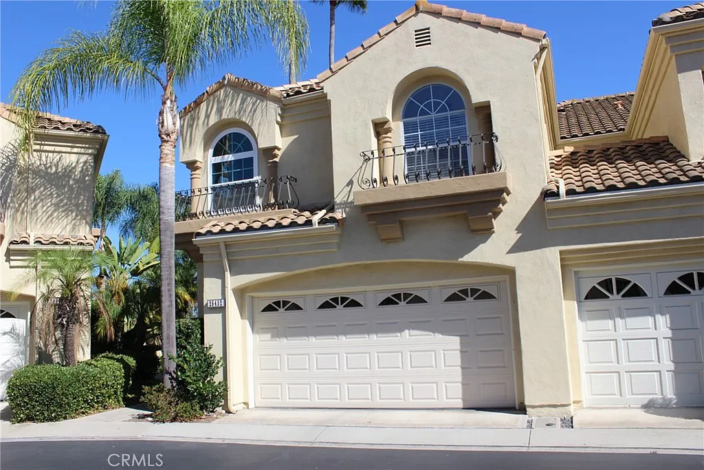 3 bed, 2.5 bath, 2179 sqft, $4,900 — Photo 1