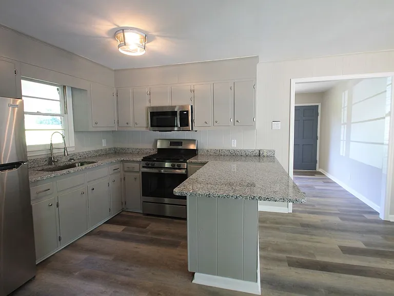 1535 Glasscock Rd — Photo 5