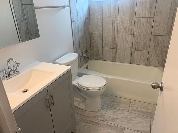 5th image of 170 E Lake St APT 221