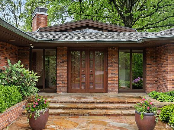 3rd image of 10 Country Estates Pl