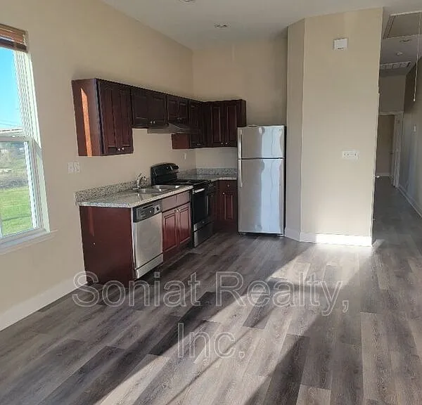4908 Ray Ave — Photo 2