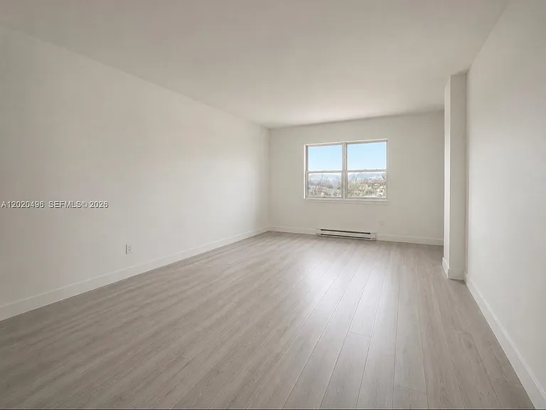 400 Kings Point Dr #811 — Photo 3