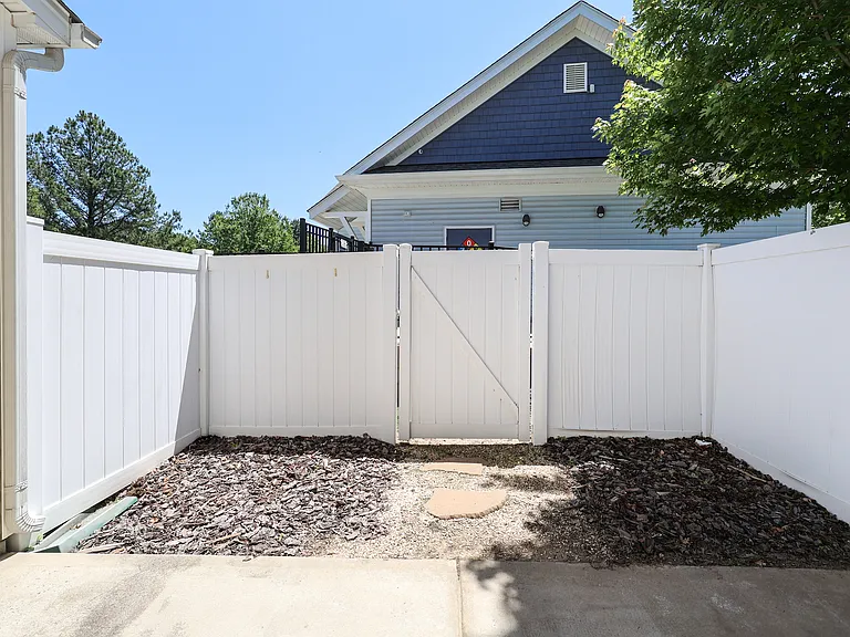 4614 Stoney Branch Dr — Photo 17
