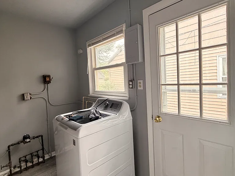 13610 Emery Ave — Photo 8