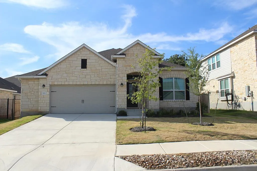 3 bed, 2.0 bath, 2046 sqft, $2,100 — Photo 1