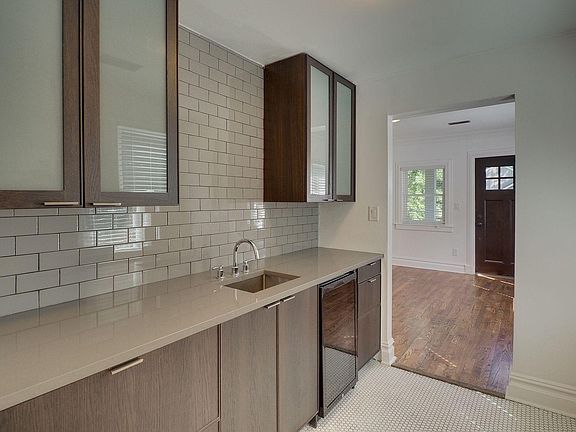 4th image of 4606 Mercier St