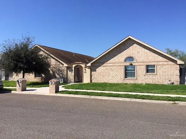 1811 Aruba Dr — Photo 1