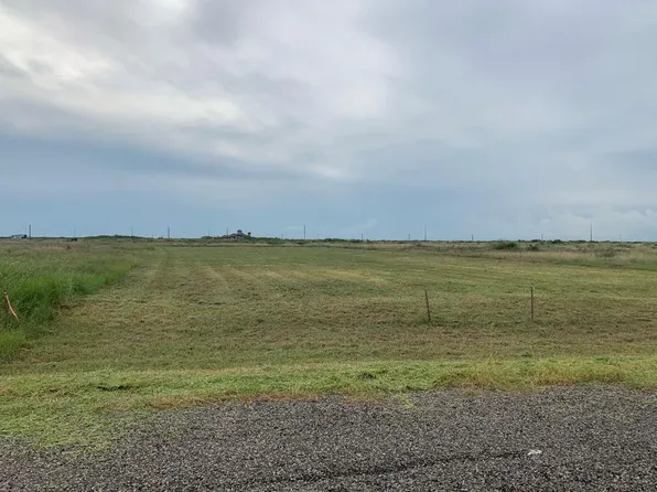 142 Sunrise Dr, Rockport, TX 78382