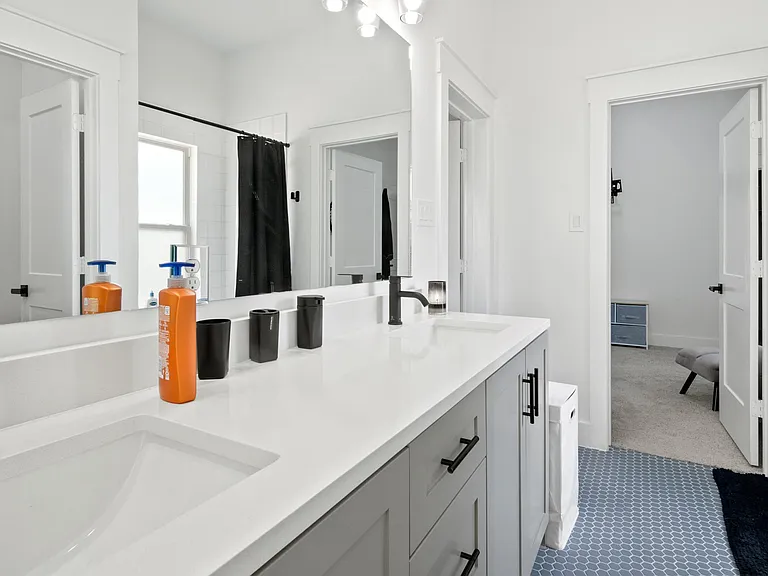 1704 Worms St — Photo 29