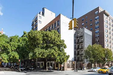 302 Mott Street