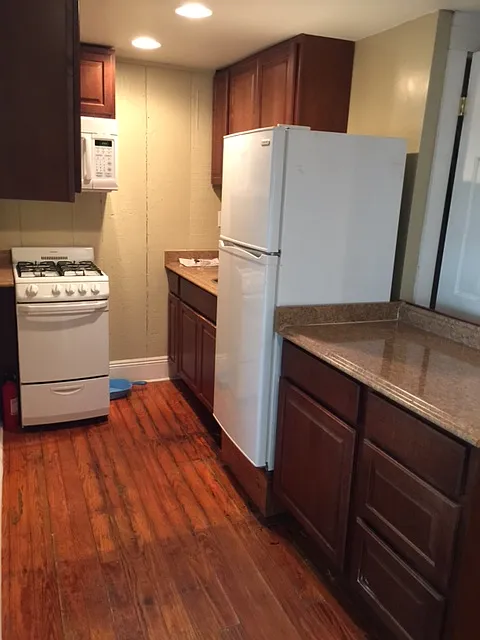 Studio, 211 sqft, $900 — Photo 2