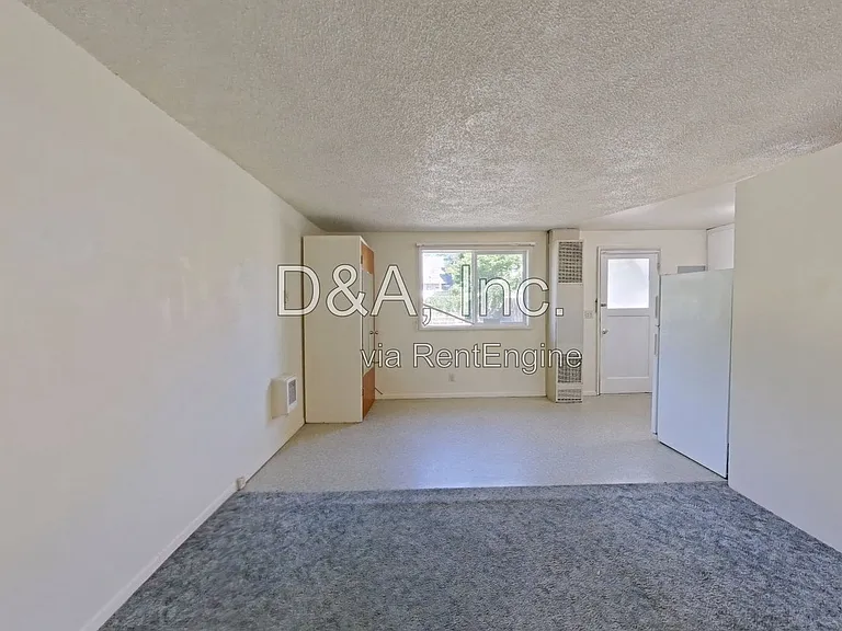 429 SW 9th St — Photo 2