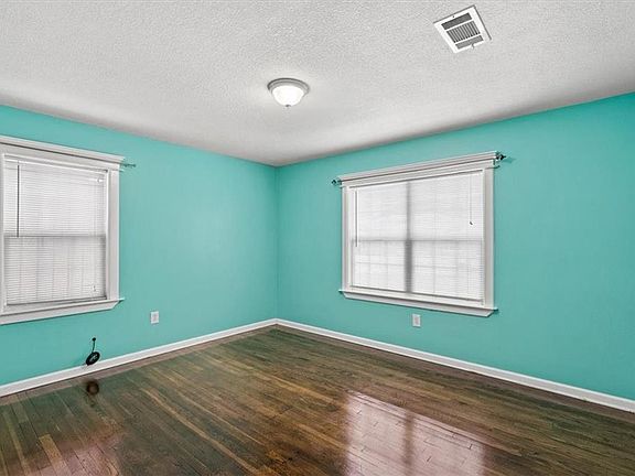 4th image of 3504 Saint John Ave