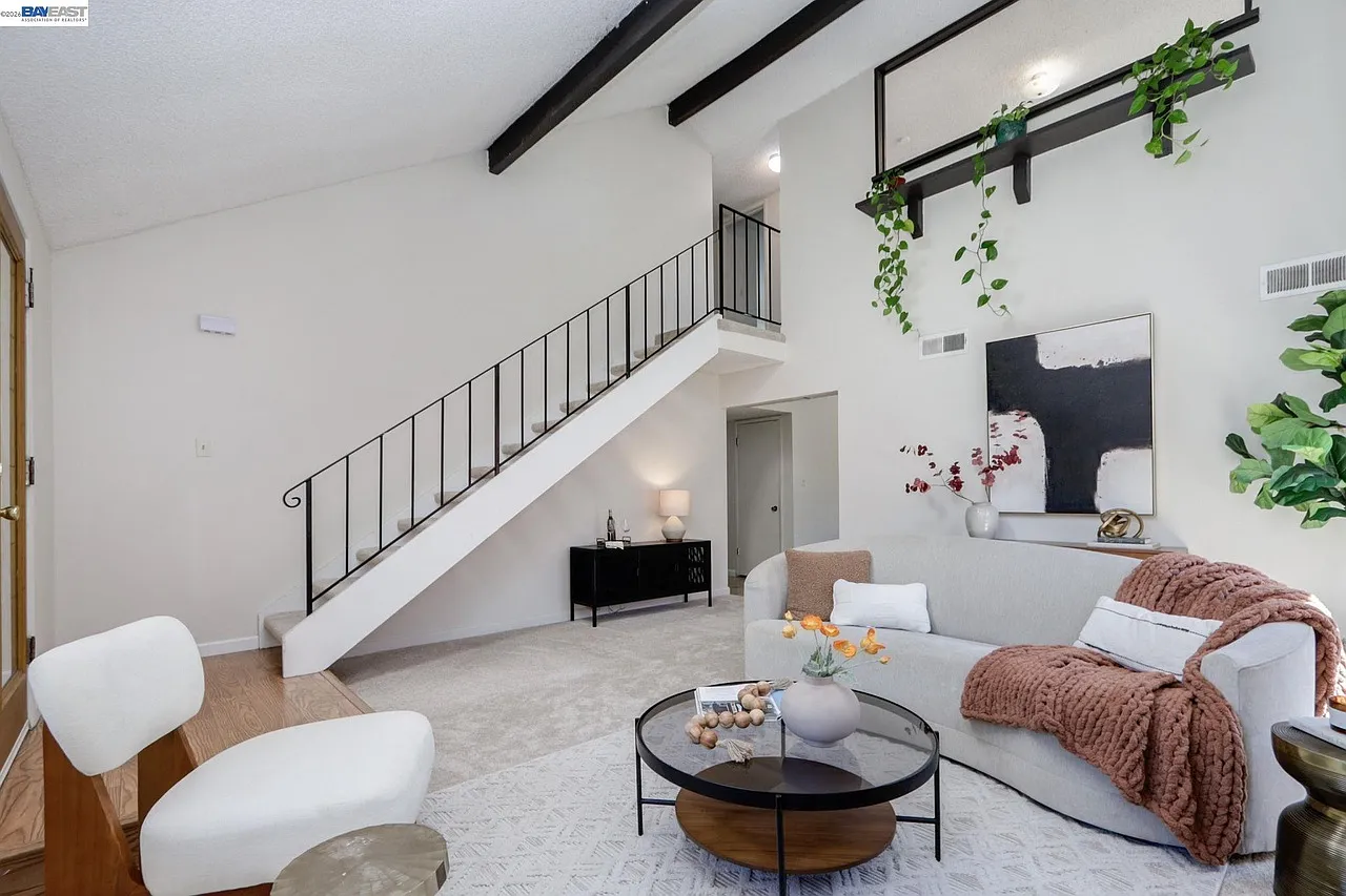 4 bed, 1908 sqft, $4,400 — Photo 4