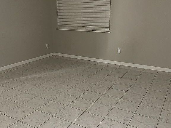 2nd image of 215 Camelot Dr