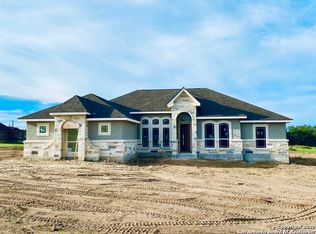 536 Trophy Ln, Poteet, TX 78065