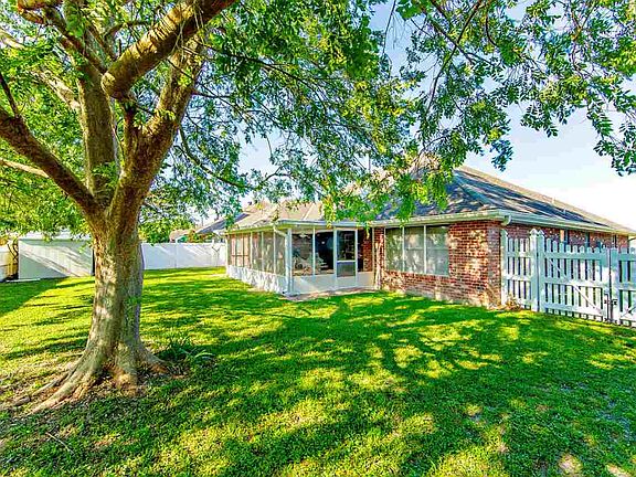 5th image of 1017 Rebecca Dr