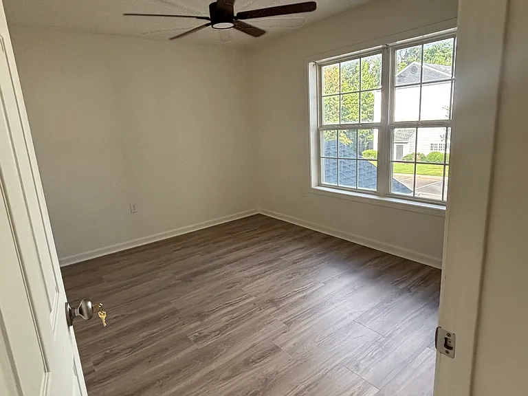 182 University Village Dr #E — Photo 12