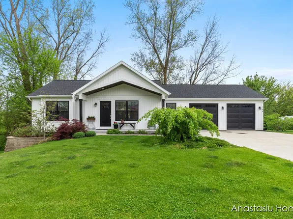764 Marway St NW, Comstock Park, MI 49321