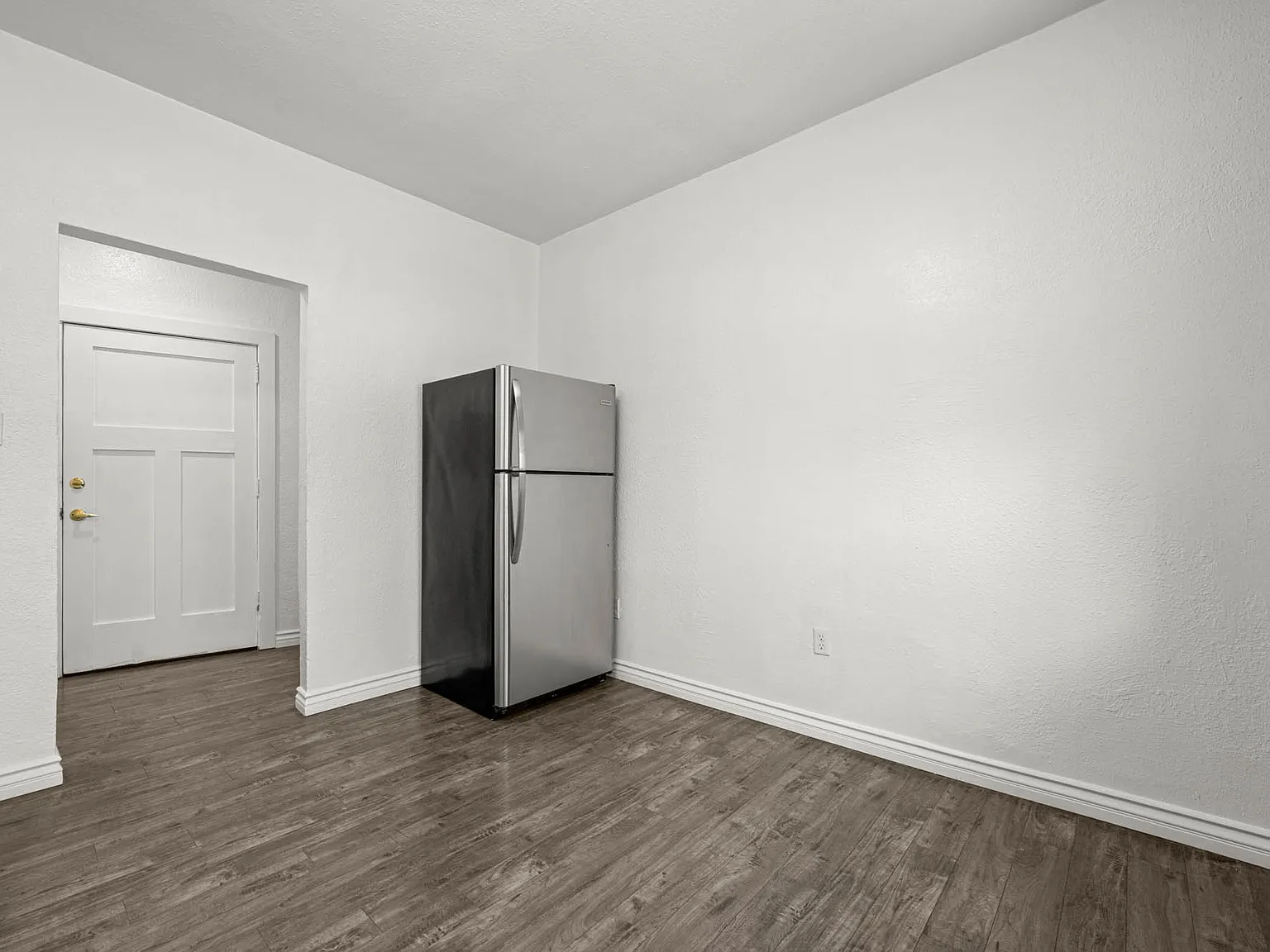 1280 W Jefferson Blvd — Photo 4