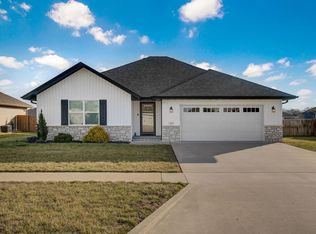 1884 S Lullwood Avenue, Springfield, MO 65802