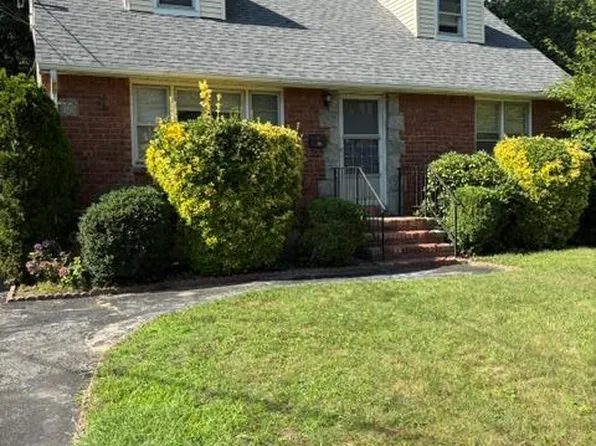 31 Lieper Street, Huntington Station, NY 11746