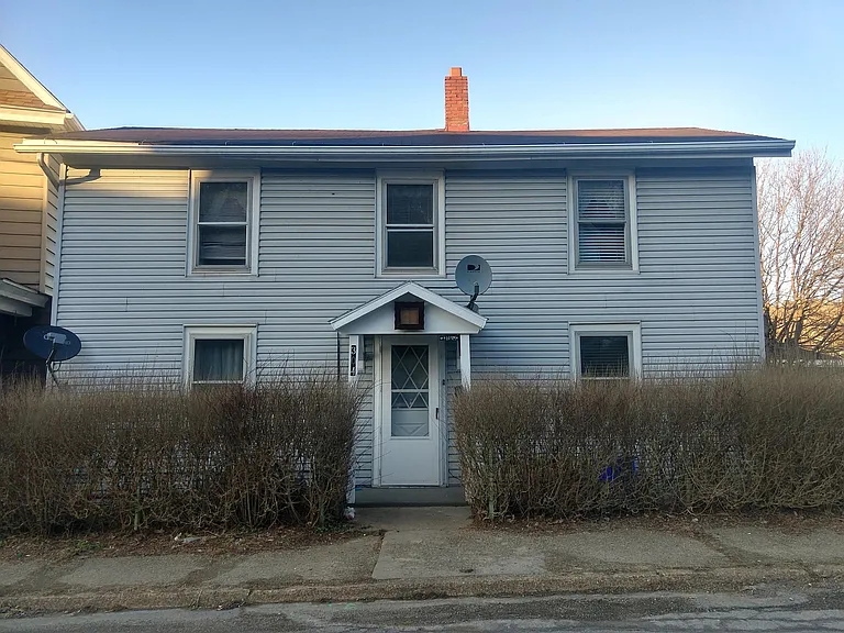304 E 4th St — Photo 1