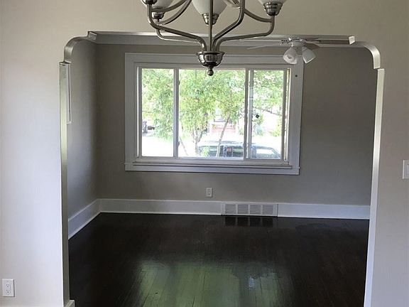 5th image of 22374 Elmwood Ave