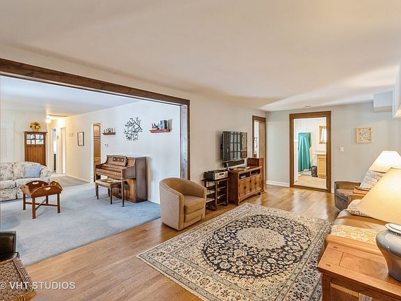 4th image of 415 Hazelwood Ln